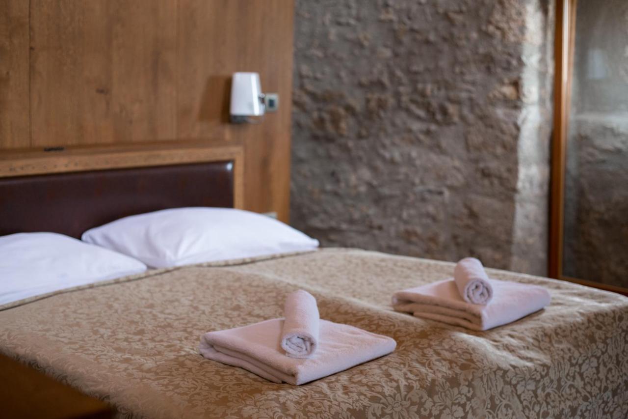 Vinica Castle Hotel Bagian luar foto